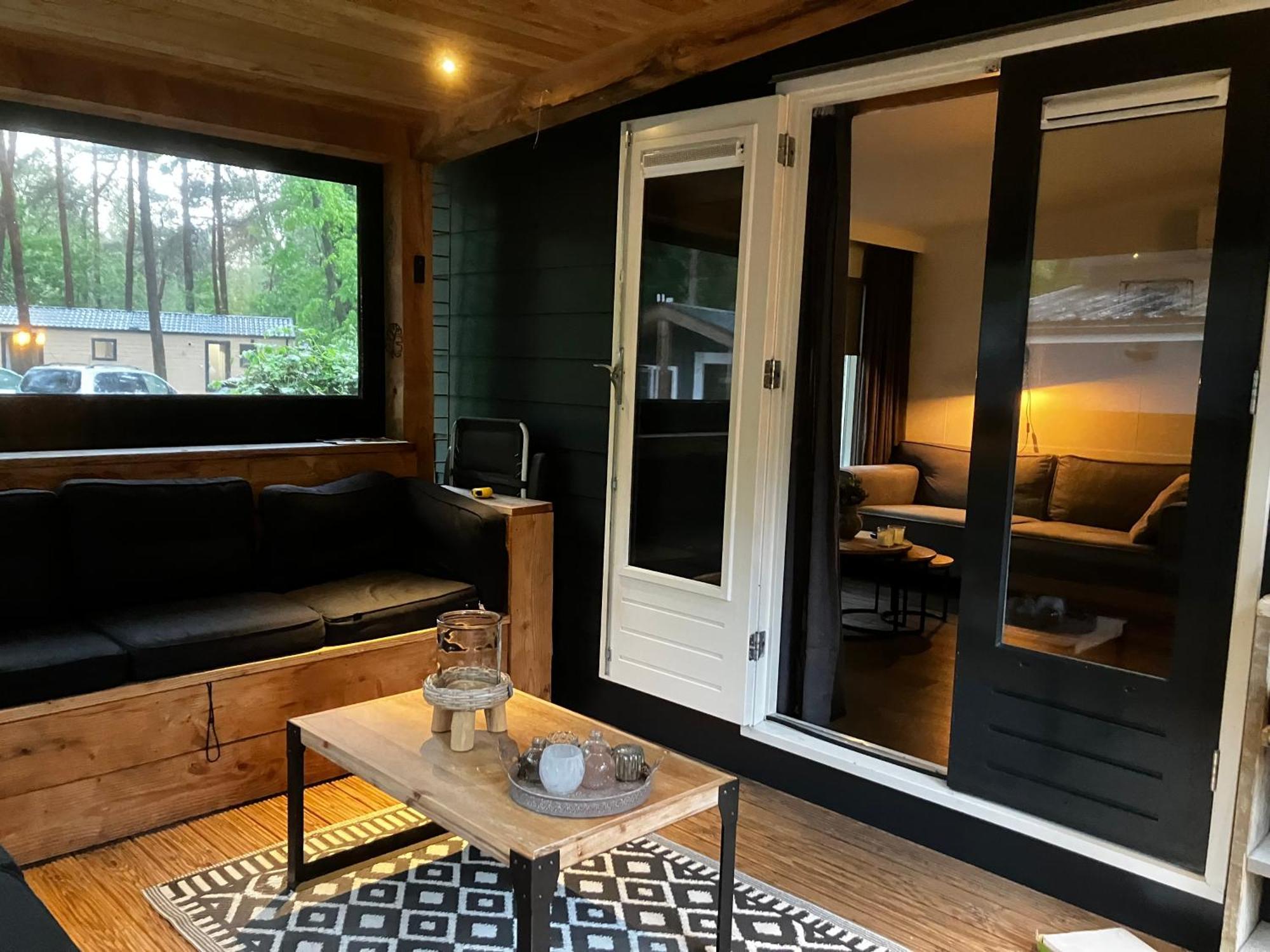 Chalet Bosrijk Midden In De Natuur-Eten&Drinken-Activiteiten-Ontspanning-En Nog Veel Meer Hoenderloo Eksteriør bilde